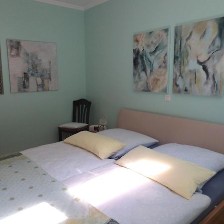Holiday Flat With Idyllic Garden In Daun Eksteriør billede