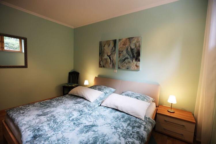 Holiday Flat With Idyllic Garden In Daun Eksteriør billede